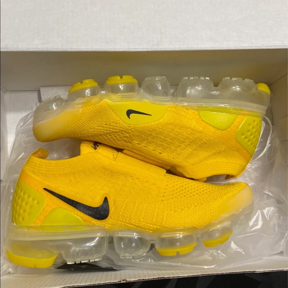 NIKE WOMENS AIR VAPORMAX FLYKNIT UNIVERSITY GOLD Sz 5.5. (MEN 4) NWOT